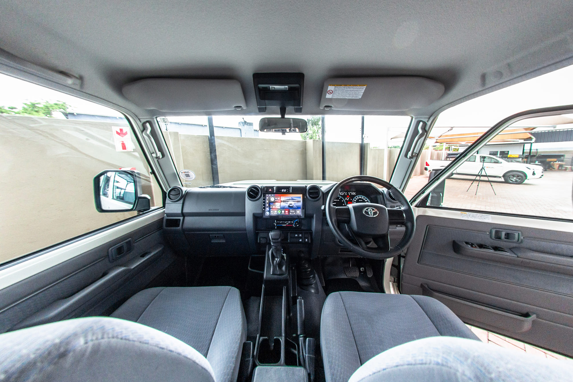 Toyota Land Cruiser Double Cab 2.8 - zdjęcie 2